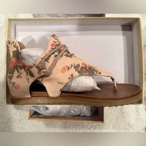 Very G Cream and Brown Gladiator Sandals